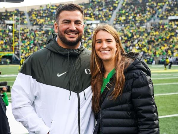 Hro<em></em>niss Grasu, Sabrina Ionescu</p>

<p>　　