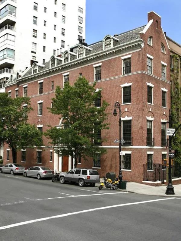 An exterior shot of 601-603 Park Ave