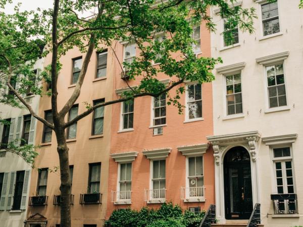 Cash transactions usually make up around half of Manhattan real estate sales, though the figure surged in the three-mo<em></em>nth period ended Dec. 31, 2023, in an effort to skirt around high interest rates, according to the report.