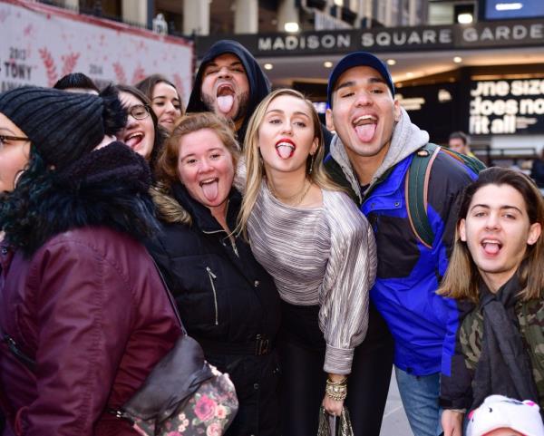 Miley Cyrus with her fans in NYC in December 2018