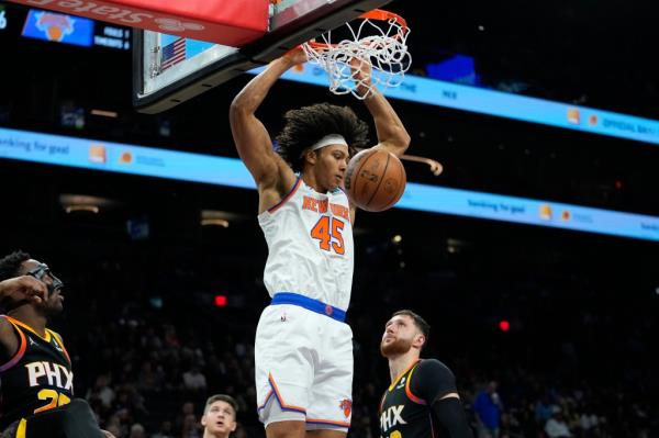 New York Knicks center Jericho Sims (45) dunks against the Phoenix Suns.
