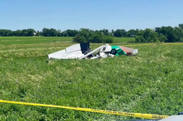 A pilot and six passengers on a skydiving flight were able to parachute to safety before their plane crashed in a Missouri field.