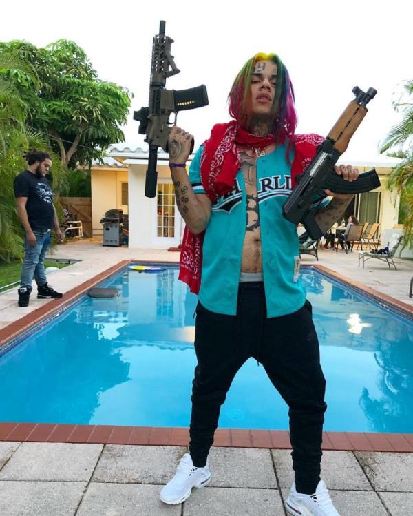 Tekashi 6ix9ine is pictured with guns in an Instagram post.