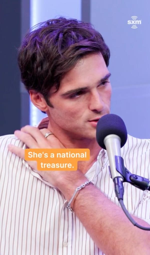 “She’s a natio<em></em>nal treasure, period,” Elordi respo<em></em>nded back to Cohen.