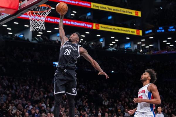 Dorian Finney-Smith (28) dunks in the second half against the Detroit Pistons at Barclays Center on Saturday.