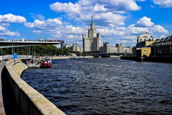 MOSCOW, RUSSIA - JULY 03: People enjoy their time at Zaryade Park and GUM shopping mall and around Moskva River as daily life co<em></em>ntinues in Moscow, Russia on July 03, 2023. (Photo by Sefa Karacan/Anadolu Agency via Getty Images)