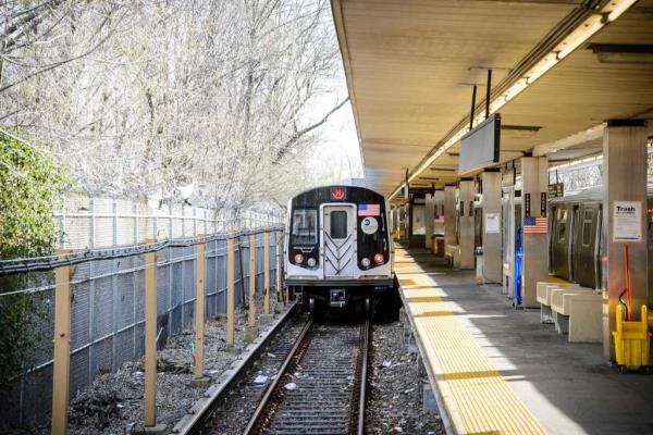 MTA Metropolitan avenue station, Last stop for the M train. Middle Village, Queens NY