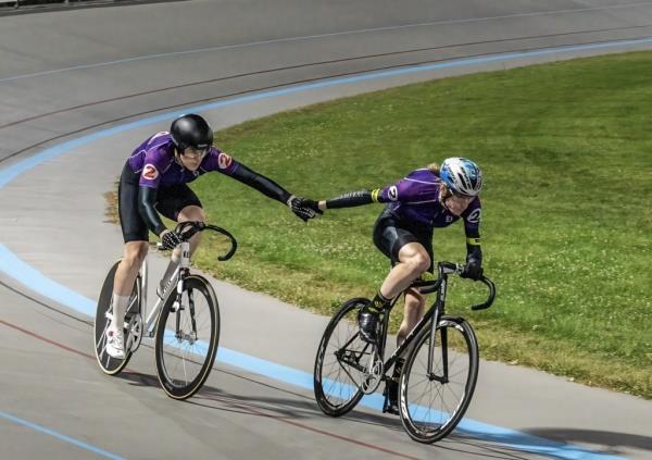 Williamson and Johnson are pictured riding together.