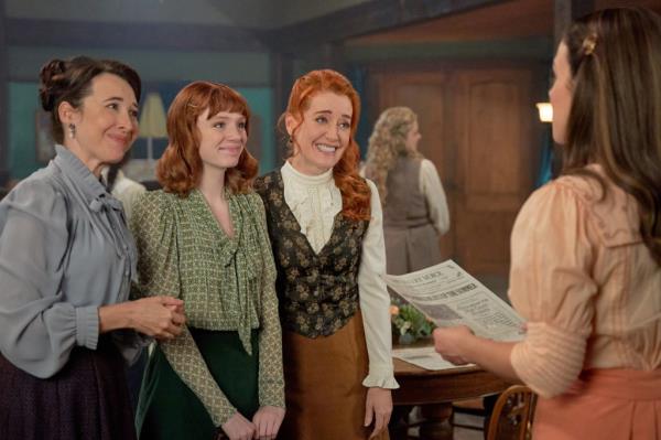 Loretta Walsh, Mamie Laverock, Johannah Newmarch and Erin Krakow in 