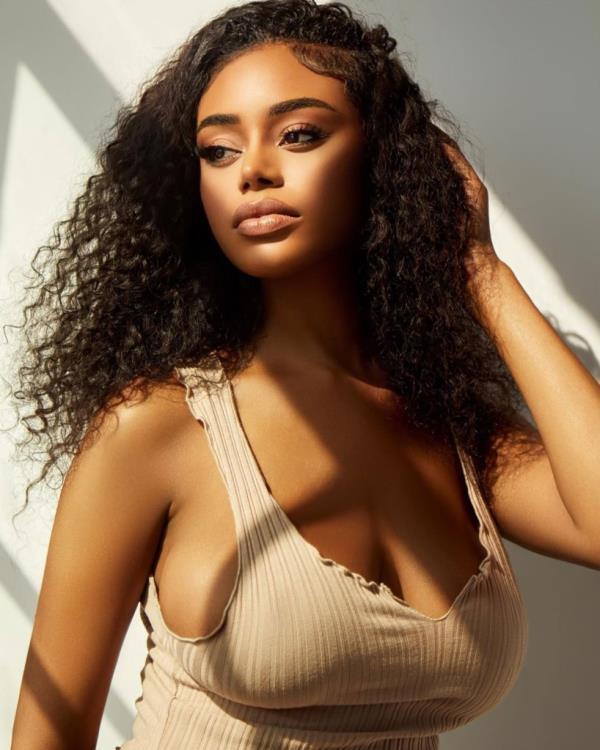 Moo<em></em>ney was an aspiring model who worked as a real estate agent at Beverly Hills-ba<em></em>sed agency Nest Seekers, though her profile was recently taken down.