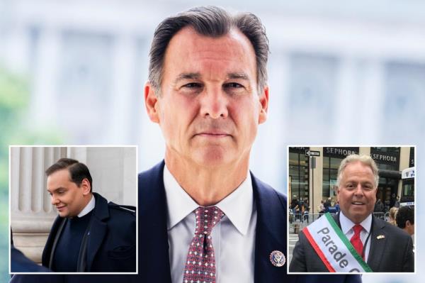 当地市长支持Tom Suozzi，就像Santos支持自己的批评者一样