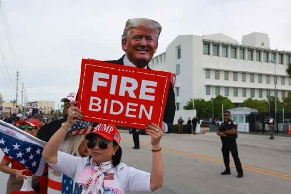 Supporters of former U.S. President Do<em></em>nald Trump stand outside of the Alto Lee Adams Sr. U.S. Courthouse.