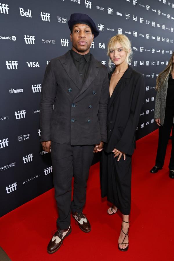 Jo<em></em>nathan Majors and Grace Jabbari in 2022.