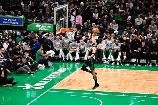 Jayson Tatum dunks during the Celtics' win over the Knicks on Nov. 13, 2023. 