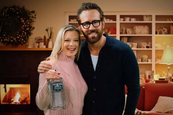Amy Smart and Ryan Reynolds