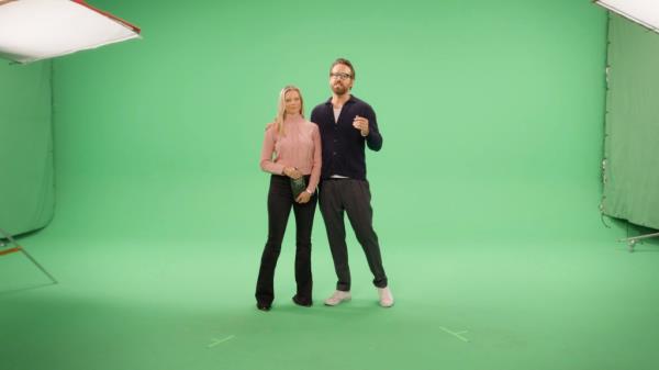 Amy Smart and Ryan Reynolds