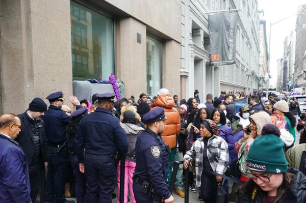 Spencer Antle among a line of people dispersed by NYPD for crowd co<em></em>ntrol at the Versace sample sale event at 125 W 18st, Manhattan.