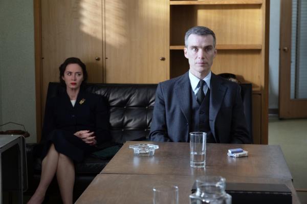 Emily Blunt (left) and Cillian Murphy (center)