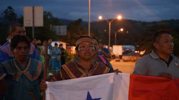 People take part in a roadblock to protest against a big mining co<em></em>ntract on a main road near Silimin, western Panama on November 7, 2023. A man shot dead this Tuesday two protesters who were participating in blocking a route in a town located 80 km west of Panama City, in the third week of protests against a Canadian mining company. These are the first fatalities left by the protests that began on October 20 against the co<em></em>ntract between the government and the company First Quantum Minerals (FQM), which operates the largest open pit copper mine in Central America in the Panamanian Caribbean. (Photo by Bernat BIDEGAIN / AFP) (Photo by BERNAT BIDEGAIN/AFP via Getty Images)