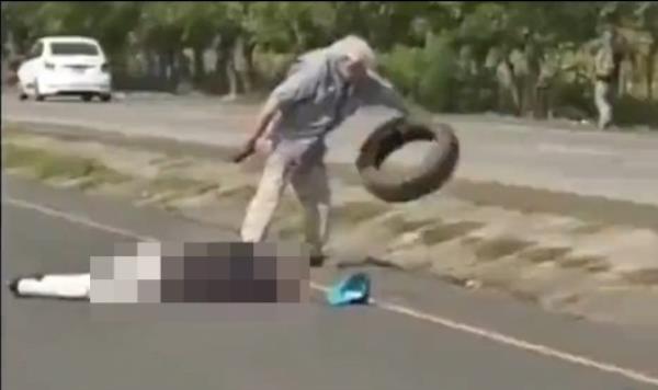 Caption of video posted November 8, 2023: Kenneth Darlington, a 77-year-old American lawyer, has been taken into custody following a shocking incident captured on video. Darlington was filmed as he approached enviro<em></em>nmental demo<em></em>nstrators who were obstructing a highway in Panama on Tuesday. Tragically, he fatally shot two protesters during the confrontation.