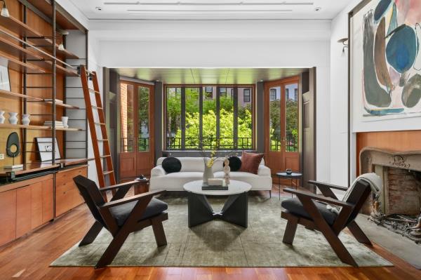 jo<em></em>nes wood garden townhouse