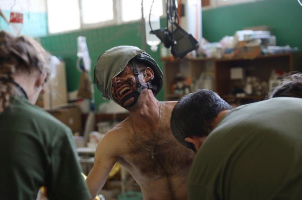Medics help an injured Ukrainian serviceman in a fro<em></em>ntline medical stabilization point in the Zaporizhzhia region. 