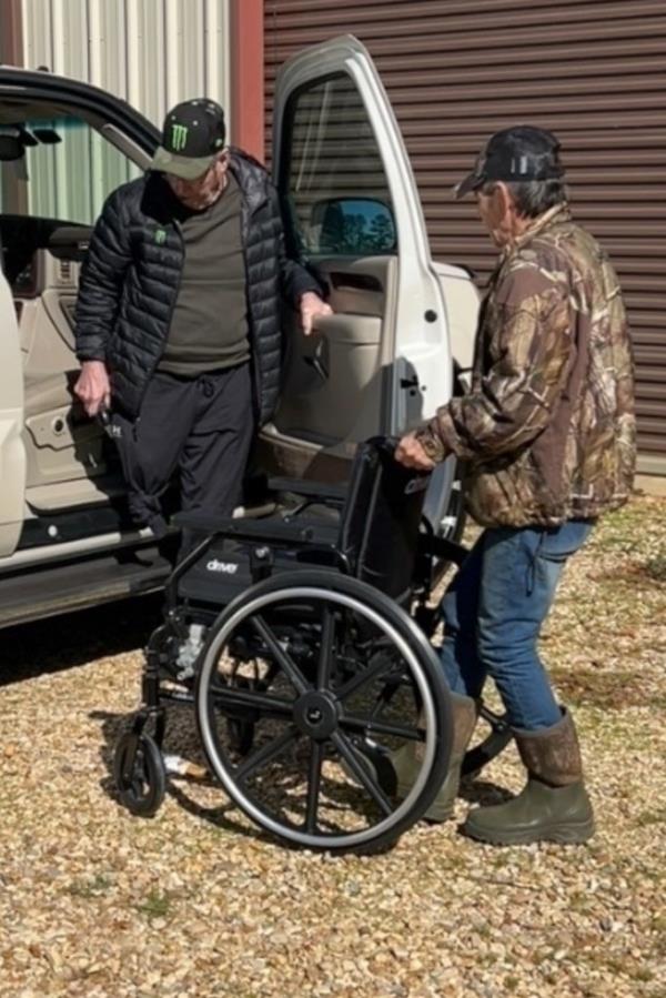 *PREMIUM-EXCLUSIVE* Britney Spears' estranged dad, Jamie Spears is seen for the first time since news he had to have his leg amputated following a serious infection