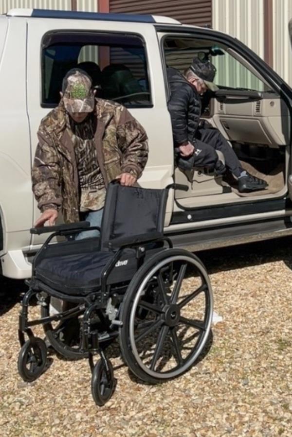Jamie Spears surfaces for first time since leg amputation