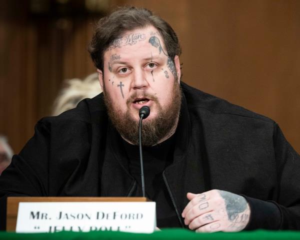 JASON ''JELLY ROLL'' DEFORD, artist and philanthropist, speaking at a hearing of the Senate Banking, Housing, and Urban Affairs Committee at the U.S. Capitol. (Credit Image: ? Michael Brochstein/ZUMA Press Wire)</p>

<p>　　Senate Banking, Housing, and Urban Affairs Committee Hearing at the U.S. Capitol