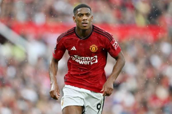 Manchester United v Nottingham Forest - Premier League