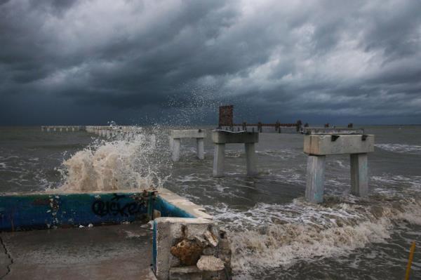 Hurricane Idalia approaches Florida shore