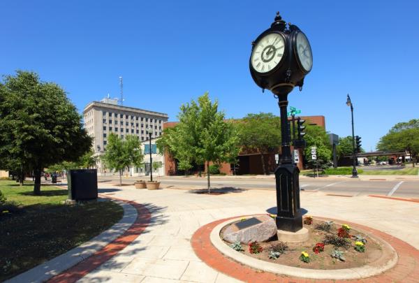 A clock on a pole in the city of Oshkosh, Wisconsin, wher<em></em>e the Fox River enters Lake Winnebago.