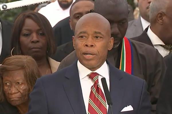 Mayor Adams speaks in front of Gracie Mansion alo<em></em>ngside supporters. 