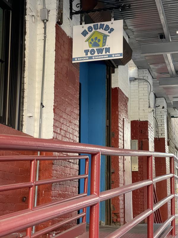 An entrance to Hounds Town Dumbo.