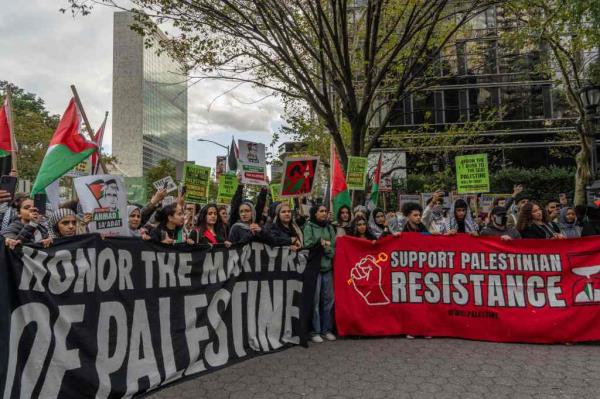 Demo<em></em>nstrators in support of Palestinians gather during a protest in front of United Nations headquarters in New York.