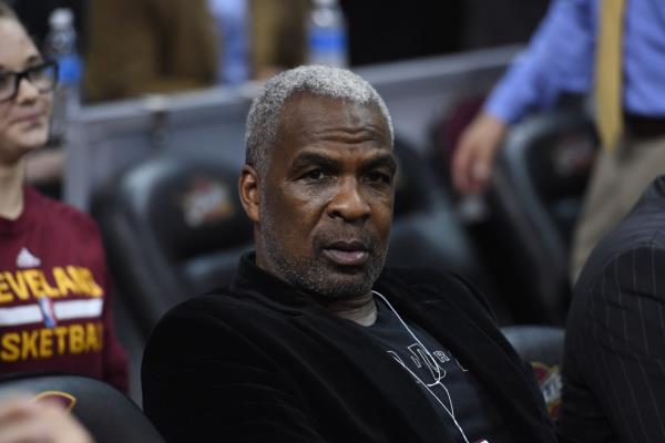 Charles Oakley promised to give NBA commissio<em></em>ner Adam Silver a 'mouthful' over allegedly getting snubbed at the All-Star Game in Cleveland last year.