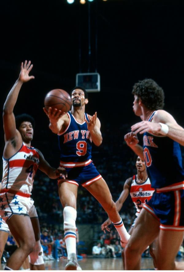Butch Beard #9 of the New York Knicks lays the ball up over Wes Unseld #41 of the Washington Bullets during an NBA basketball game circa 1977 at the Capital Centre in Landover, Maryland. 