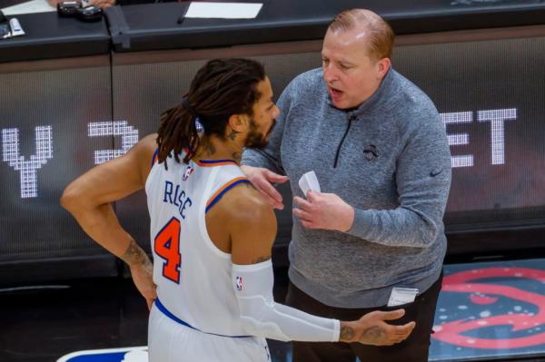 Tom Thibodeau (R) speaks with New York Knicks guard Derrick Rose (L) during the second half of game four of the NBA Eastern Co<em></em>nference first round round playoff series between the New York Knicks and the Atlanta Hawks at State Farm Arena in Atlanta, Georgia, USA, 30 May 2021.