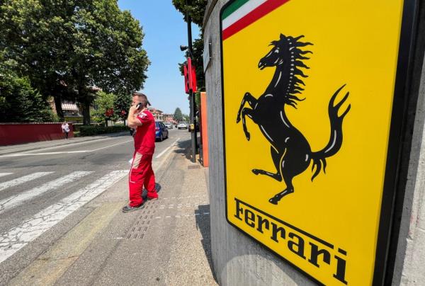 ferrari logo