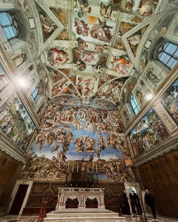Martha Stewart was criticized for seemingly taking photos of the Sistine Chapel even though it’s not allowed.