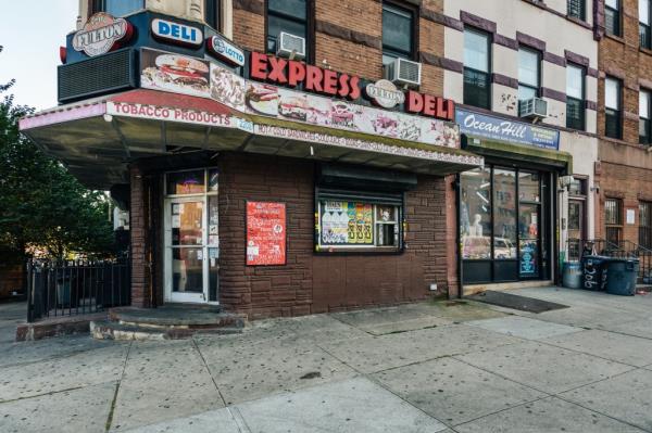 Although the area is rising, there remain plenty of derelict storefro<em></em>nts in Ocean Hill. 