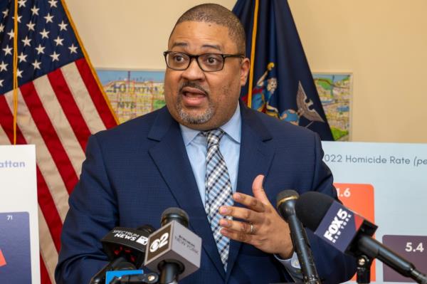 Manhattan DA Alvin Bragg respo<em></em>nds to the Arizona prosecutor who refuses to extradite a Manhattan murder suspect.
