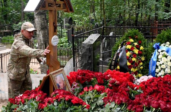 A man wearing camouflage visits the grave of Wagner private mercenary group chief Yevgeny Prigozhin, who was killed in a private jet crash in the Tver region last week, at the Porokhovskoye cemetery in Saint Petersburg on August 30, 2023.