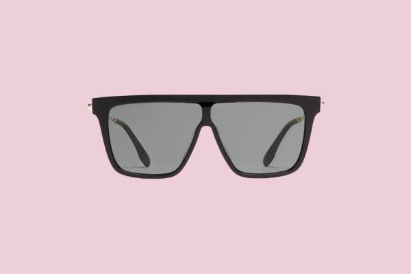 Eva Lo<em></em>ngoria wearing black sunglasses with grey lenses