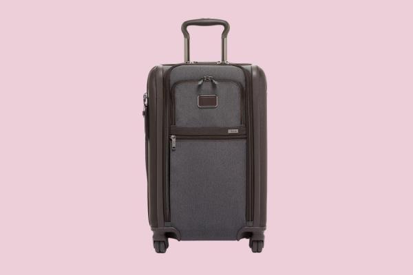 Eva Lo<em></em>ngoria with a grey suitcase on wheels