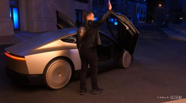 Musk unveiling the robotaxi