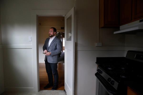 Rents have been relatively stable for new leases, though renewal leases saw an average 3.5% increase, with significant growth in coastal and Midwestern cities. 