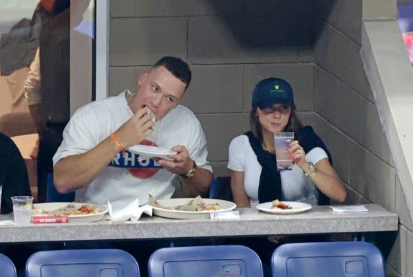 Aaron Judge and wife Samantha Bracksieck enjoy the eats of the U.S. Open and the classic tournament ho<em></em>ney deuce drink.