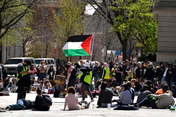 The anti-Israel protest co<em></em>ntinued at Yale after the arrests.