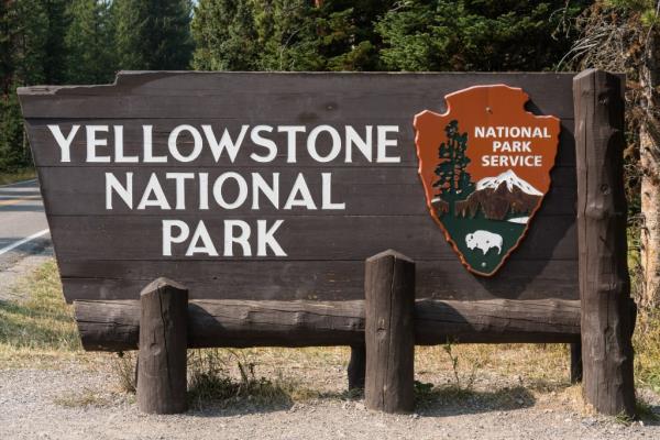 Yellowstone Natio<em></em>nal Park sign